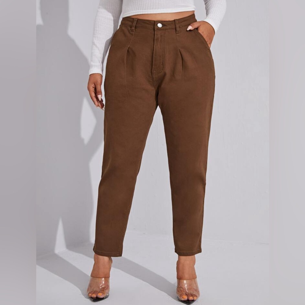 Plus Solid Slant‎ Pocket Mom Jeans Coffee Brown